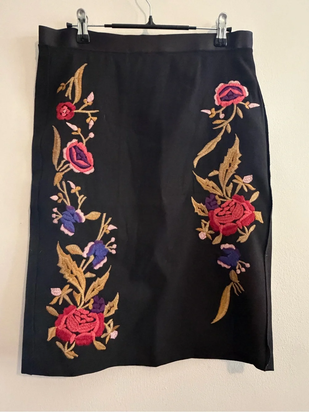 Hazel floral embroidered pencil skirt size m